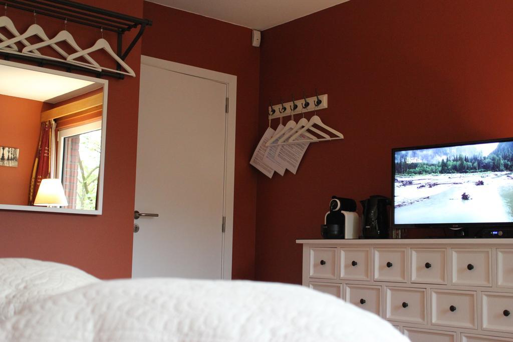 Green Hill Guest House And Apartment โอเวอไรเซอ ห้อง รูปภาพ