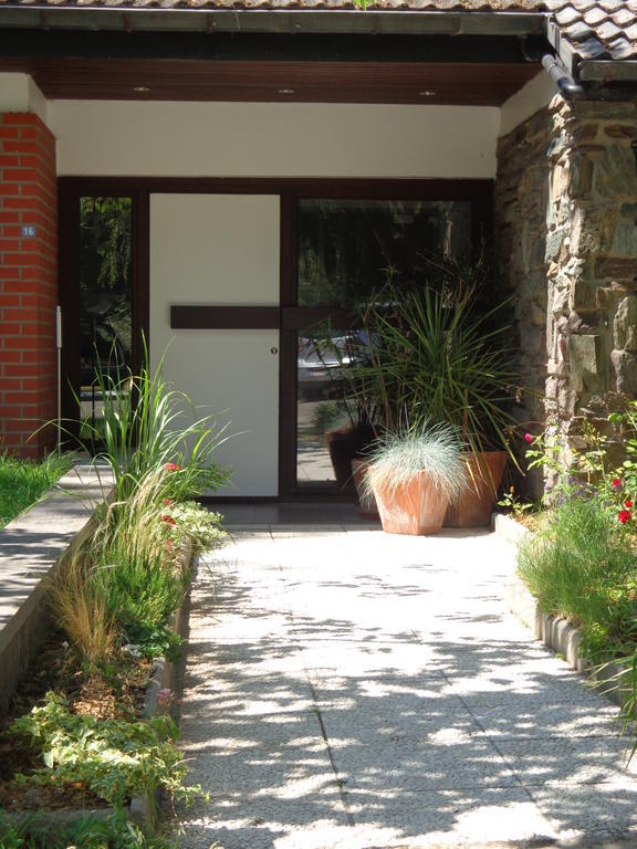 Green Hill Guest House And Apartment โอเวอไรเซอ ภายนอก รูปภาพ
